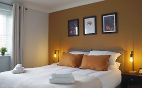 The Pavilion - Stunning, 4 Bedroom House With Free Parking